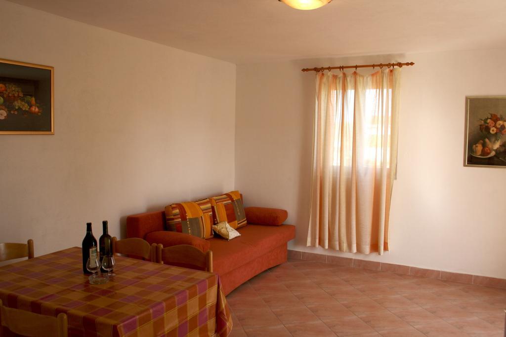 Apartments Leo Petrcane Bagian luar foto