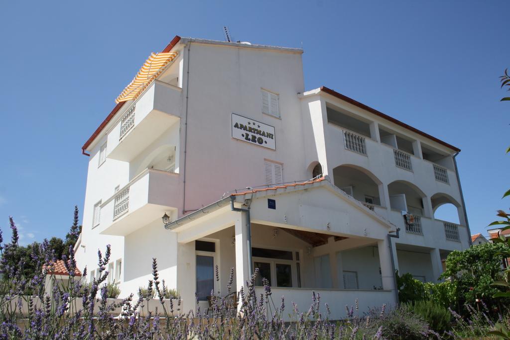 Apartments Leo Petrcane Bagian luar foto